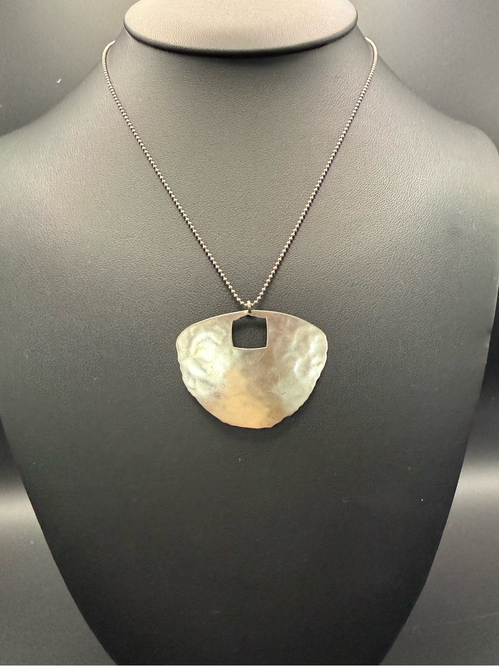 Silpada Sterling Silver Big Dreamer Hammered Pendant Necklace 16”